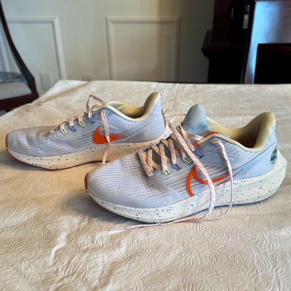 Nike Womens Air Zoom Pegasus 39 - Size 8 DX6047 181 - White / Orange - Sail - Picture 6 of 10